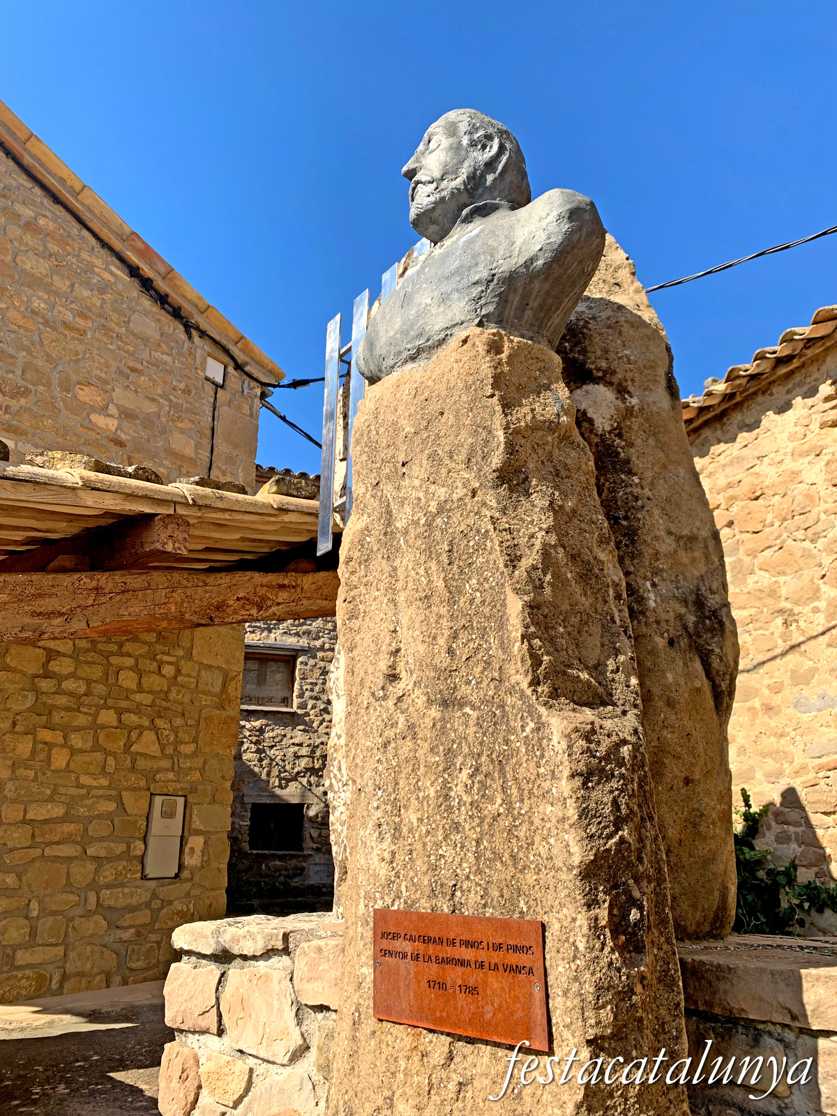 Vilanova de Meià - Nucli històric de Boada - Monument a Josep Galceran de Pinós 