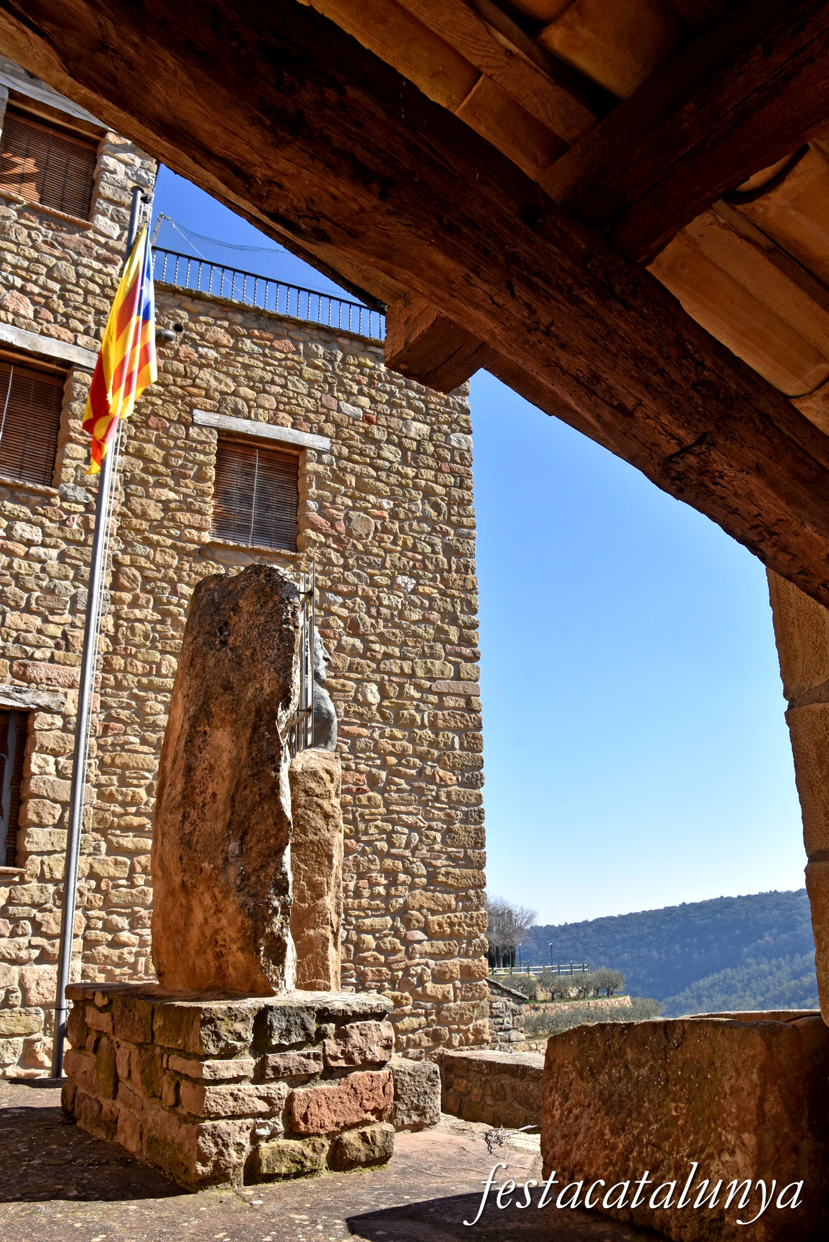 Vilanova de Meià - Nucli històric de Boada - Monument a Josep Galceran de Pinós 