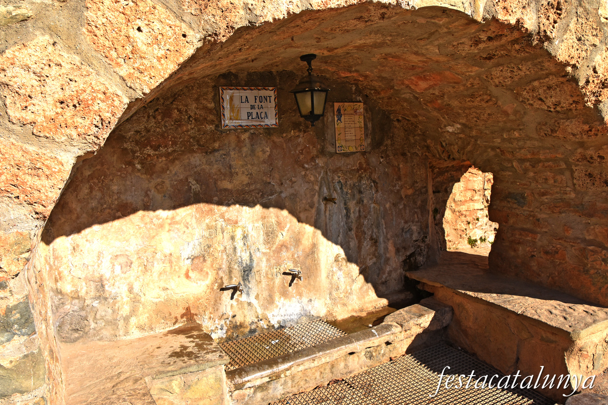 Vilanova de Meià - Nucli històric de Santa Maria de Meià - Font de la Plaça