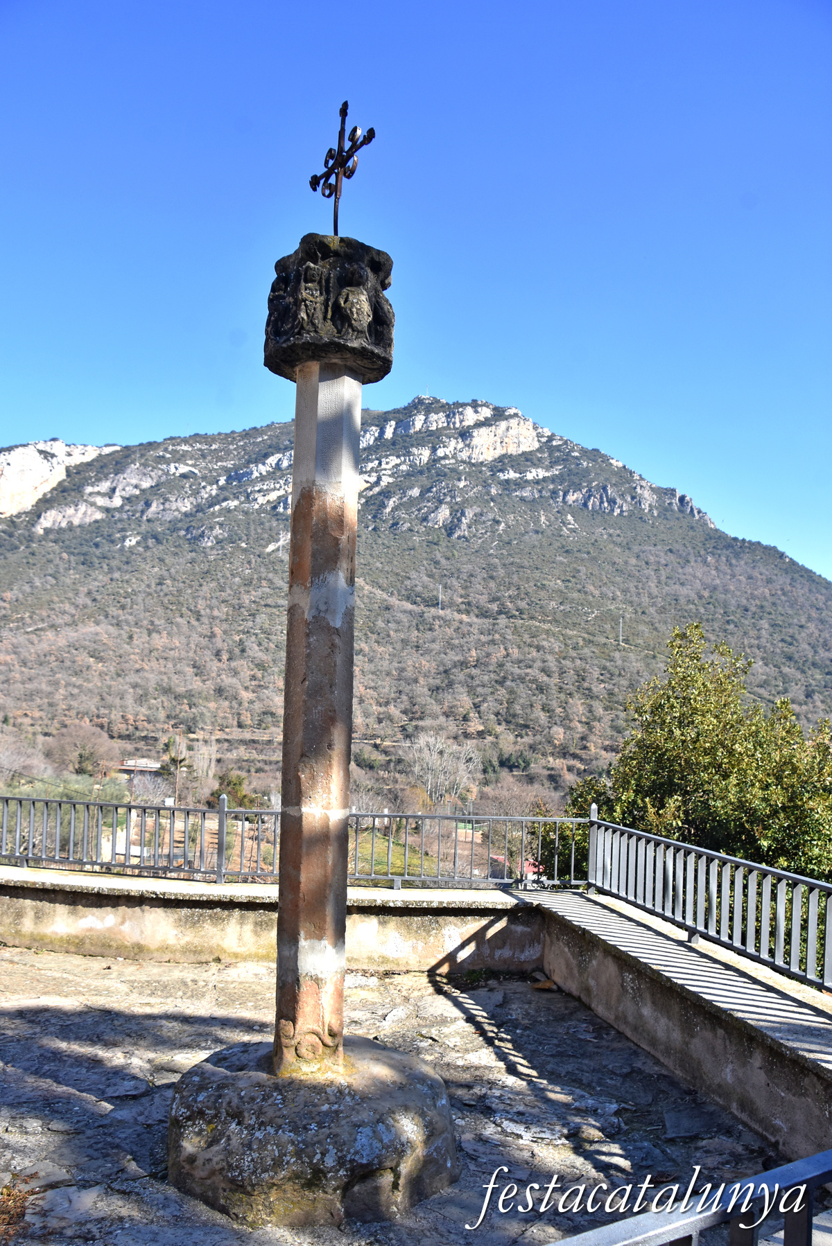 Vilanova de Meià - Nucli Històric - Creu de terme 