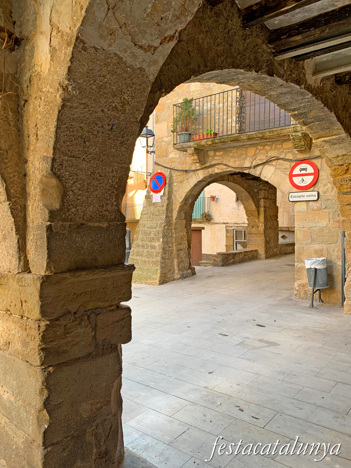 Vilanova de Meià - Nucli Històric - Plaça Major 