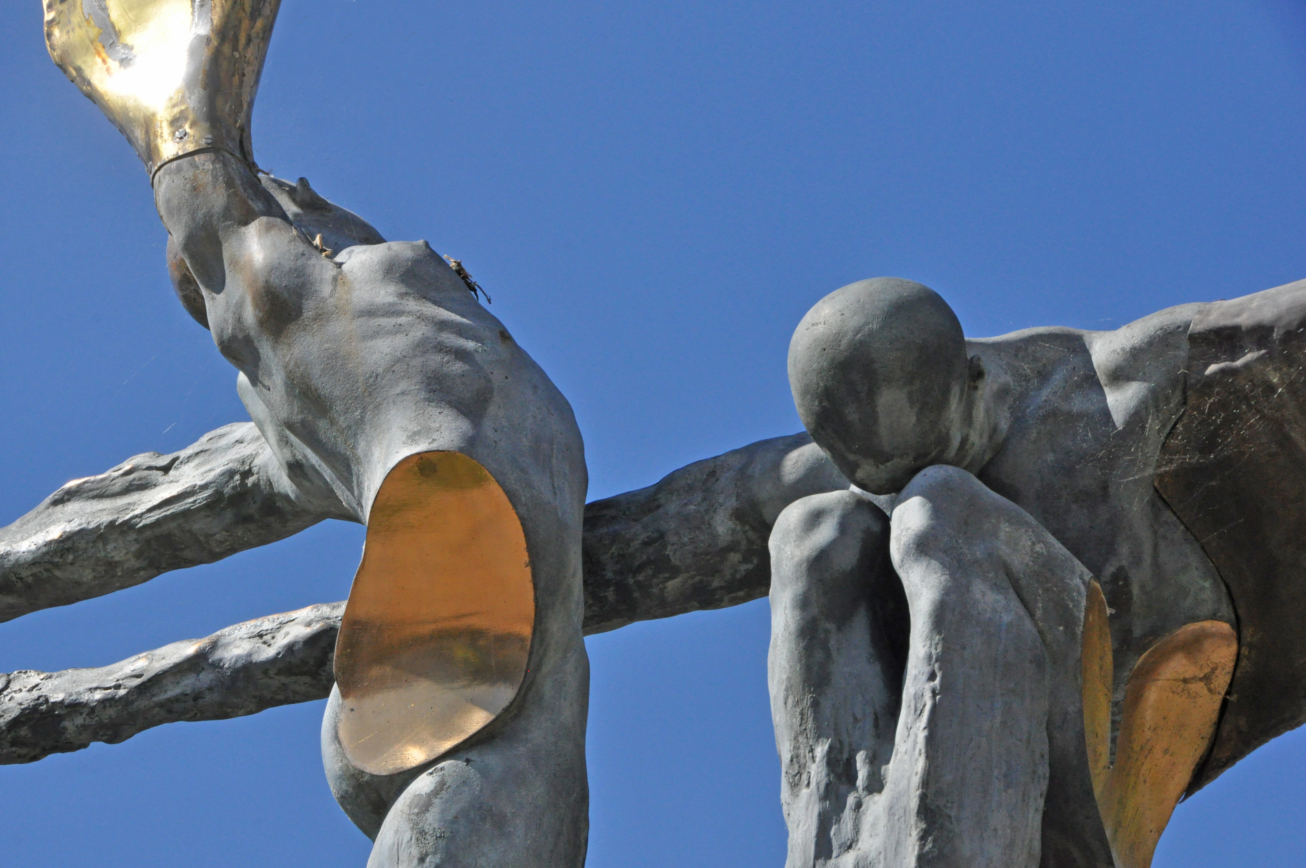 Escultura l'Alba i el Capvespre de Vallromanes ***