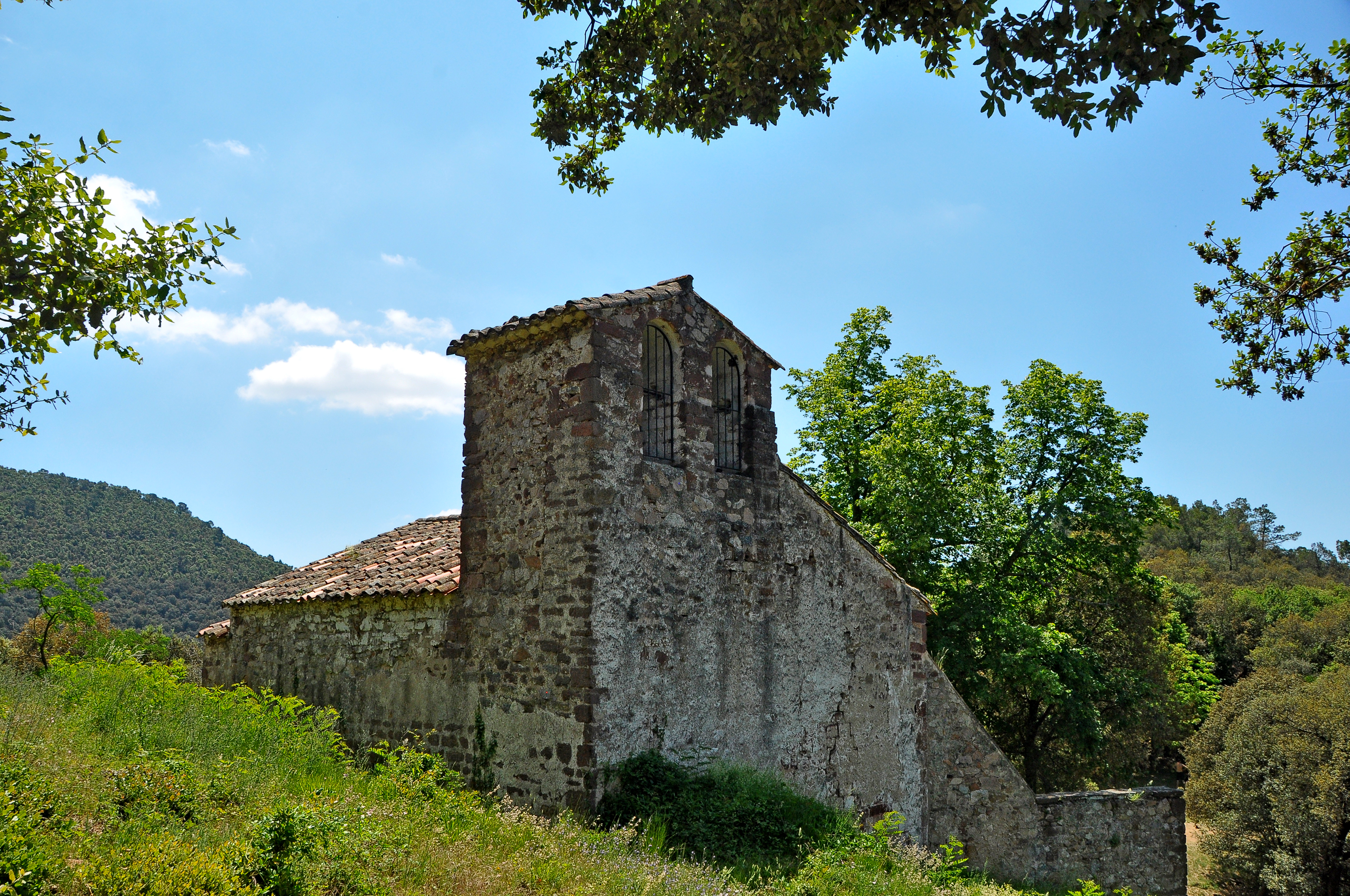 Sant Cristòfol de Monteugues a Figaró-Montmany ***