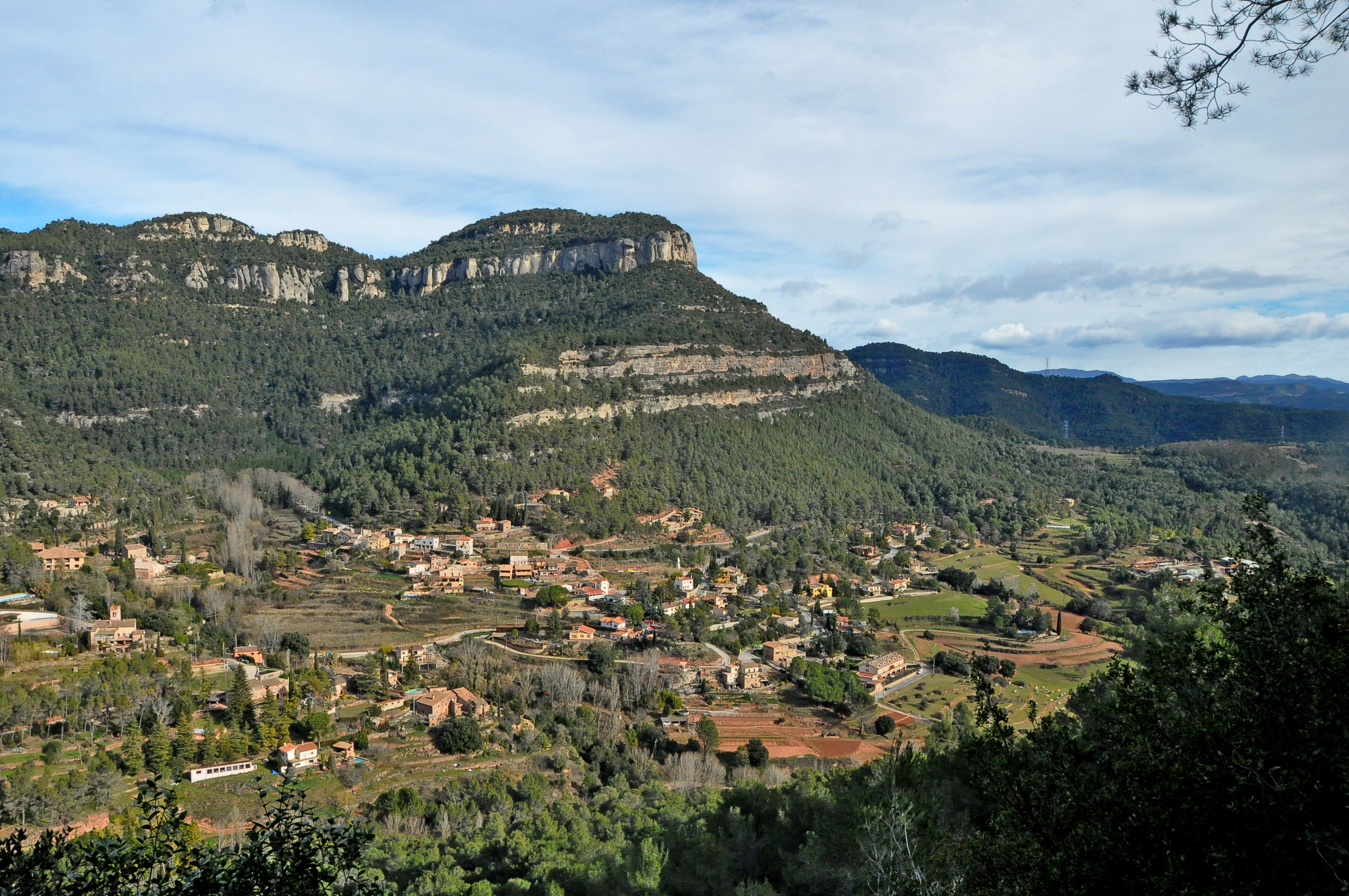 Vistes panoràmiques des del Santuari ecològic del castell de Gallifa