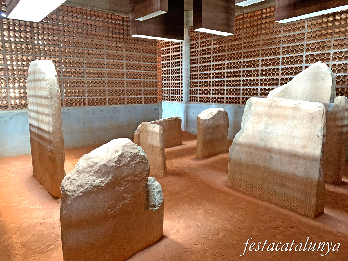 Artesa de Segre - Espai Transmissor: estàtues-menhirs de Seró