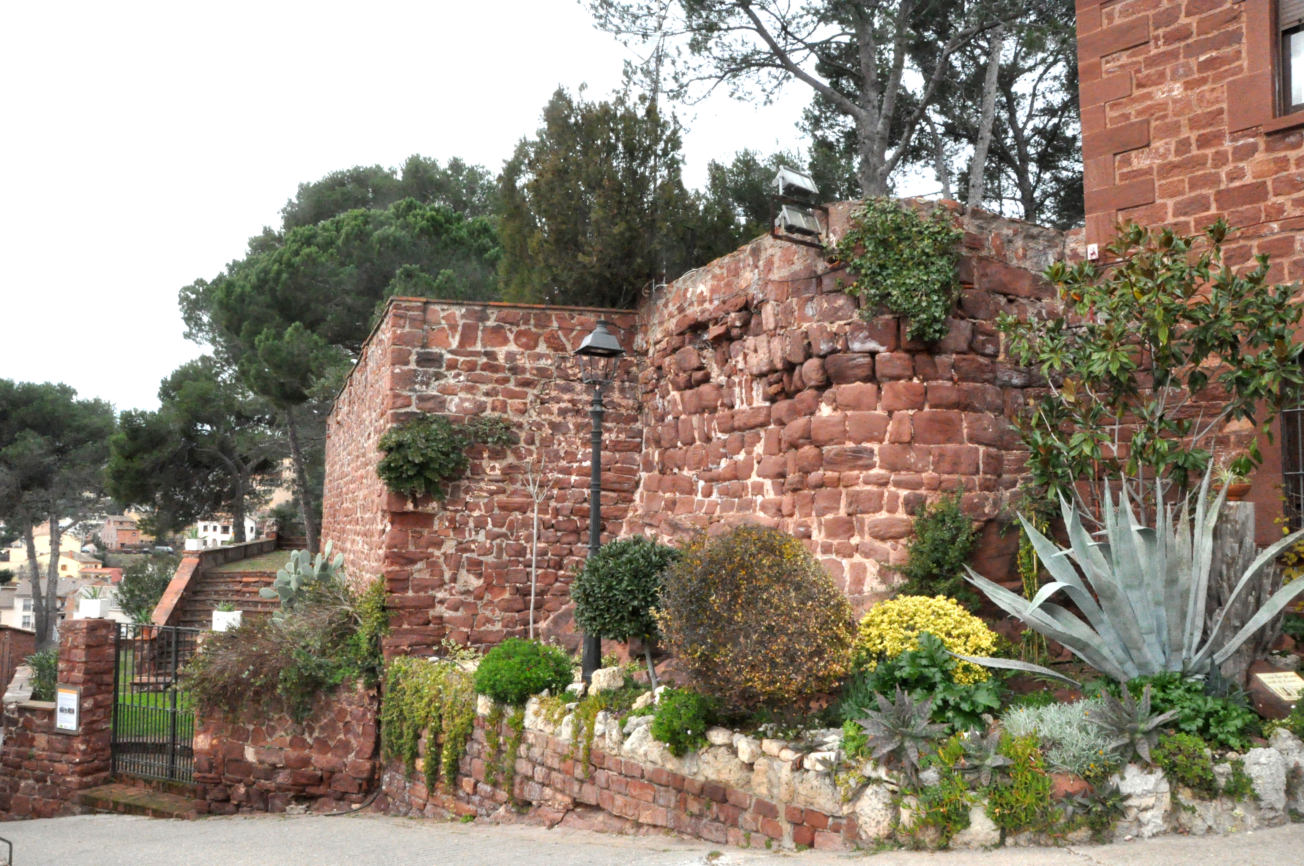 Castell de Corbera a Corbera de Llobregat