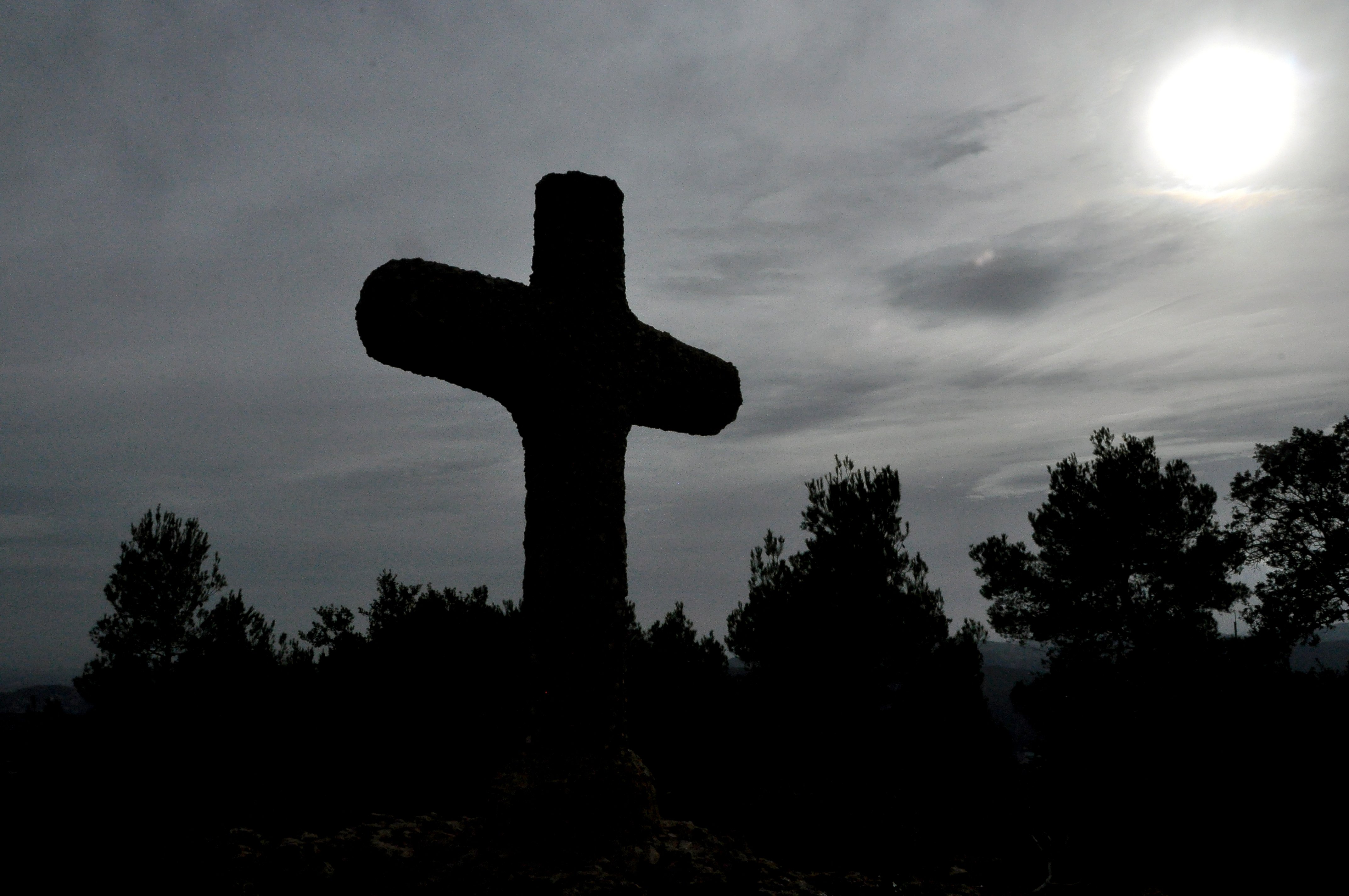 Creu de l'Aragall i mirador de la masia Engracia a Corbera de Llobregat