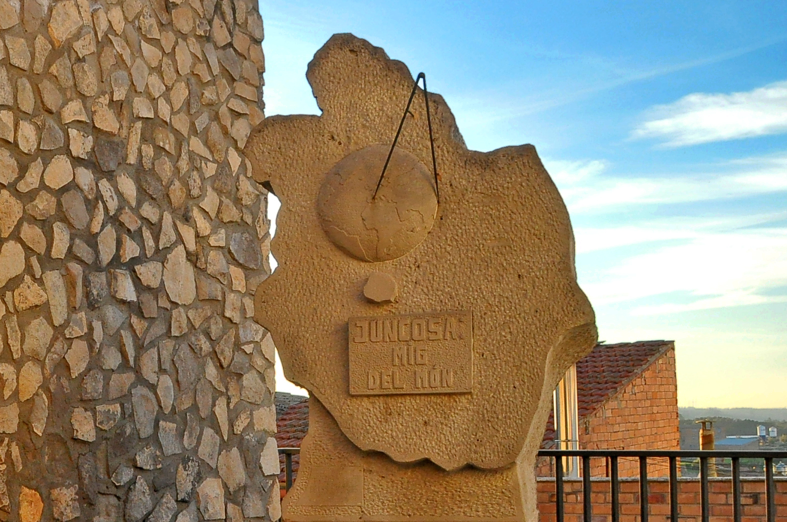 Monument al Mig del món a Juncosa