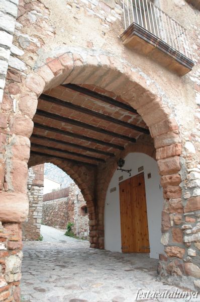 Recinte emmurallat i arc d'en Bros de Collbató