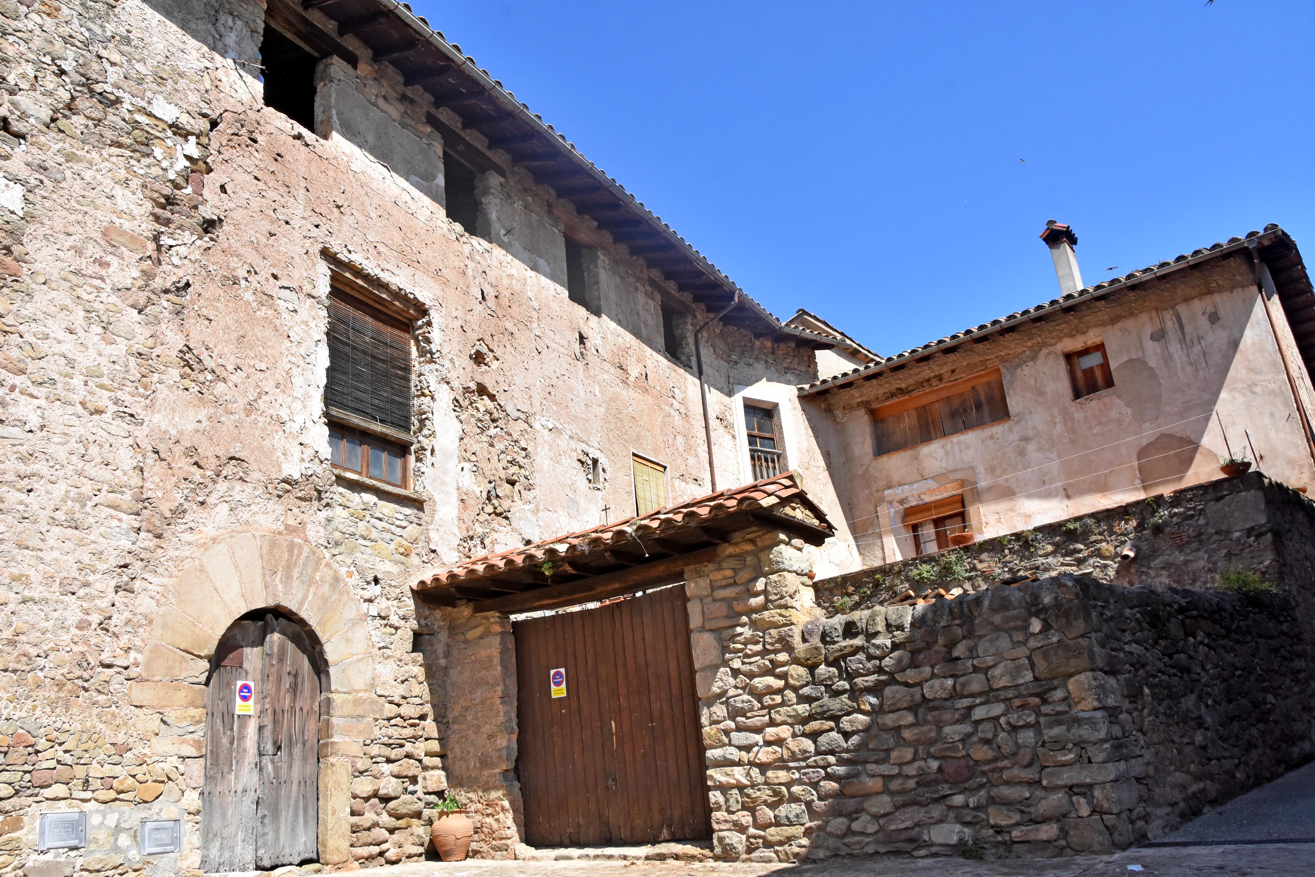 Plaça del Gambeto de Riudaura ***