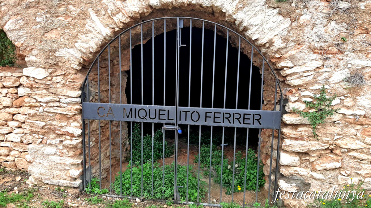 Coves de ca Miquelito Ferrer a Puigpelat