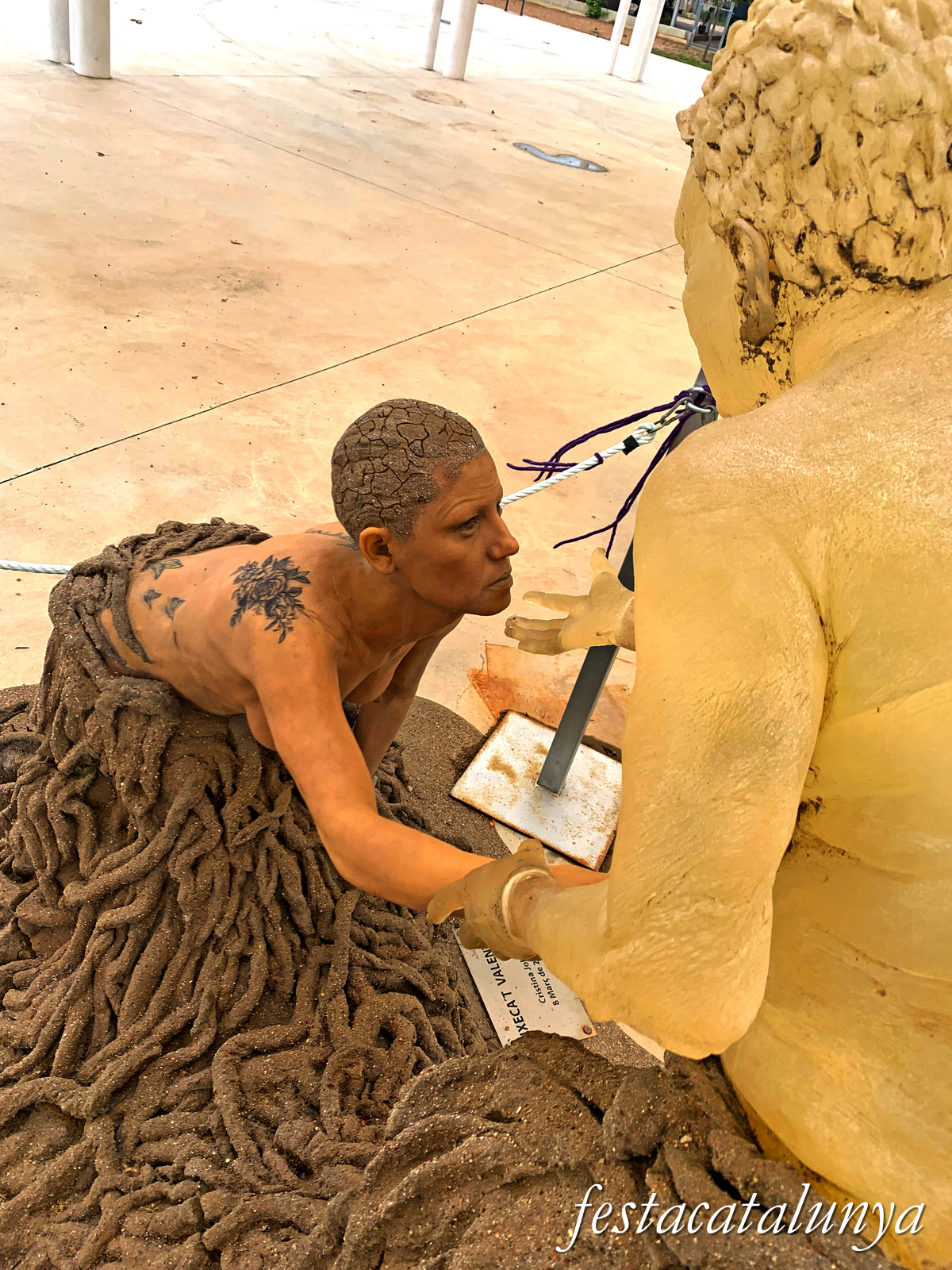 Deltebre - Plaça de les Dones - Dones de Fang - Aixeca't Valenta