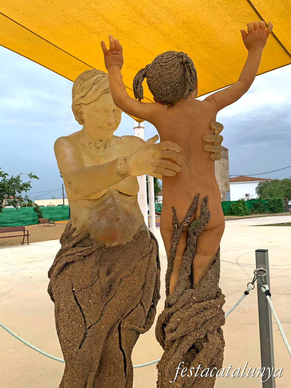 Deltebre - Plaça de les Dones - Dones de Fang - Mare la Xica 