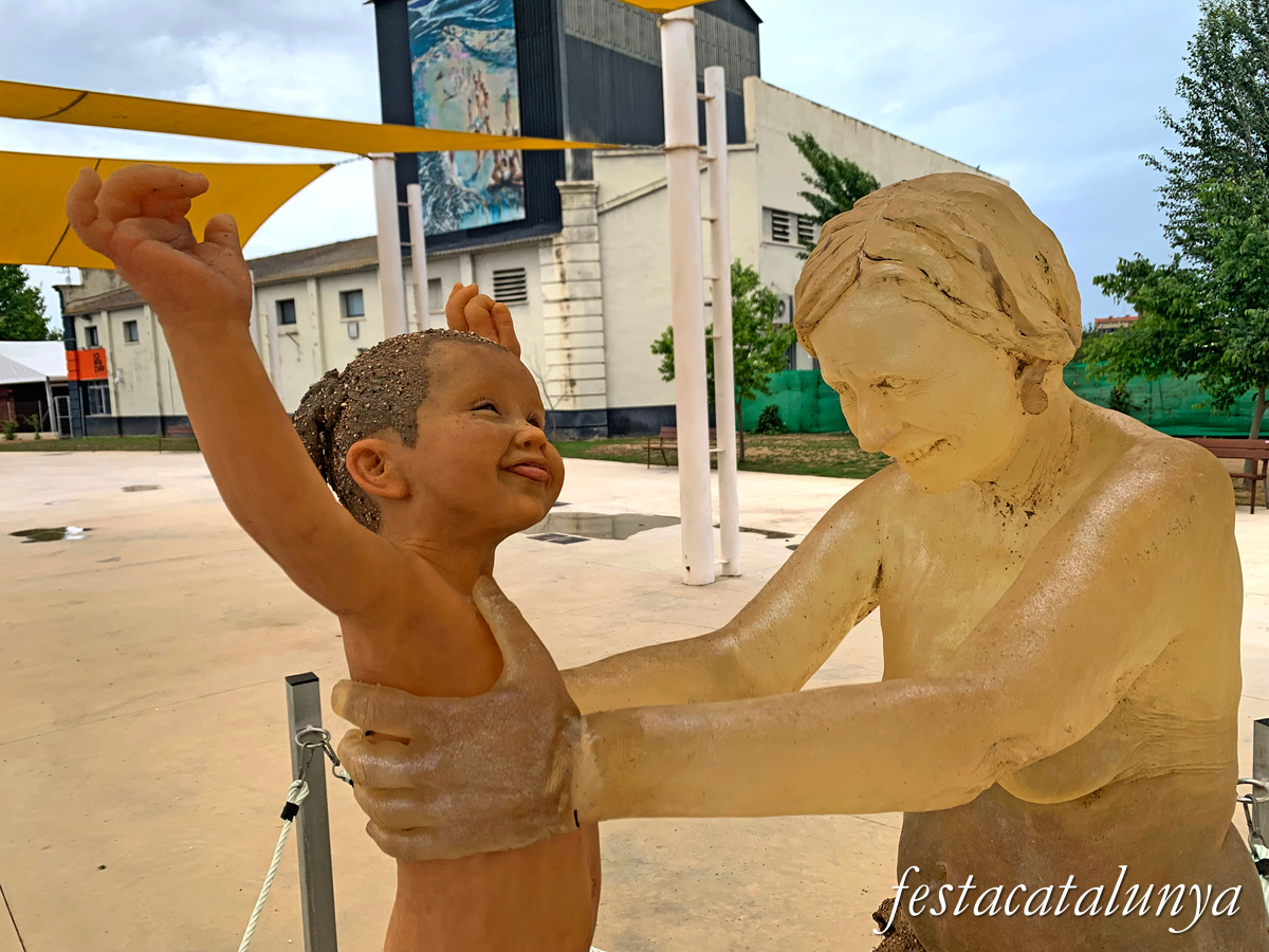 Deltebre - Plaça de les Dones - Dones de Fang - Mare la Xica 