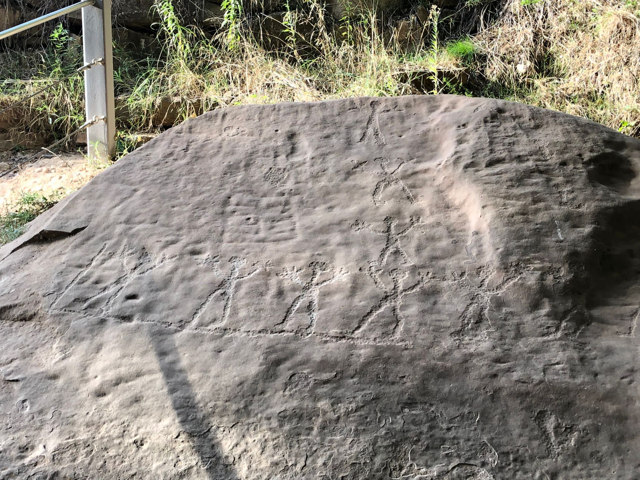 Gravats rupestres del mas de n'Olives de Ponts