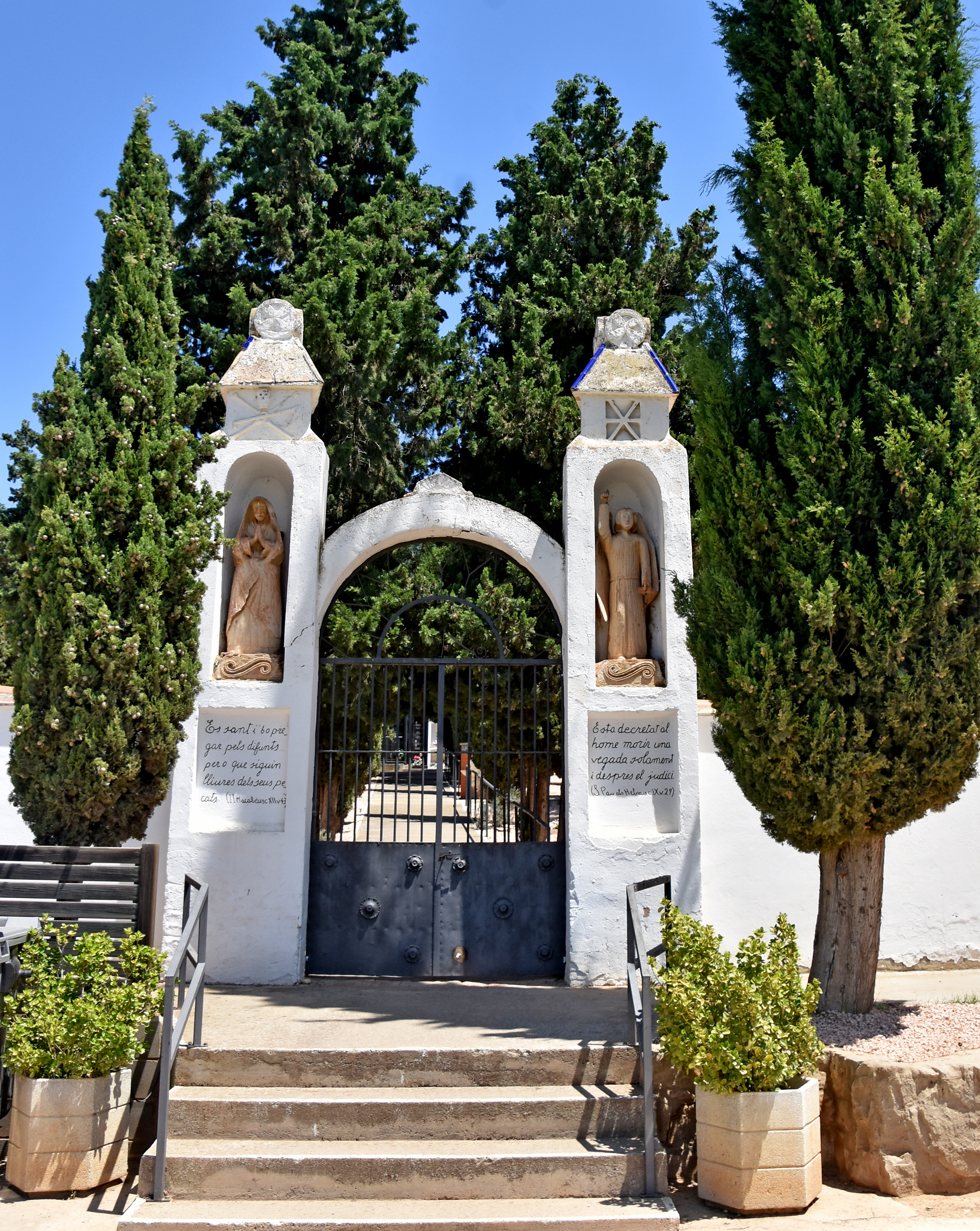 Portalada del cementiri de Torrelameu