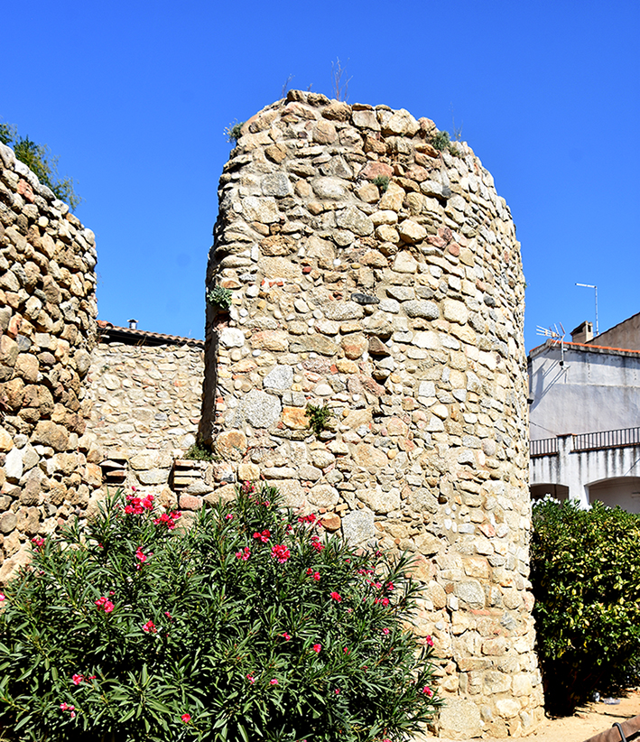 Torre de la Muralla, del recinte de la Força de la Jonquera ***