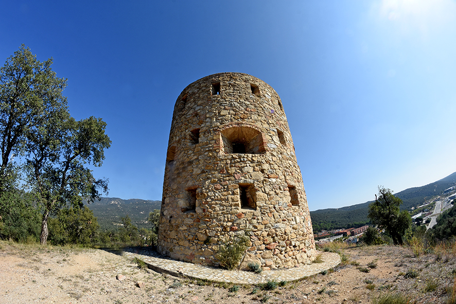 Torre del Serrat de la Plaça de la Jonquera ***