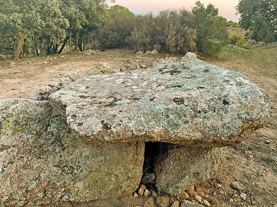 1. Dolmen de mas Baleta I de la Jonquera ***