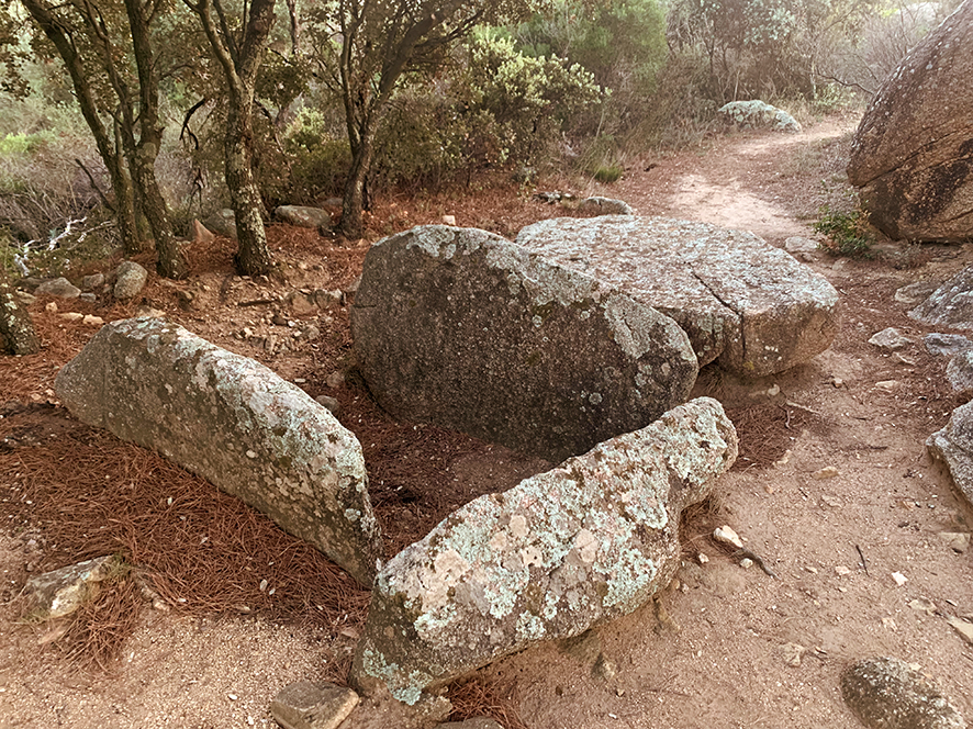 2. Dolmen de mas Baleta II de la Jonquera ***