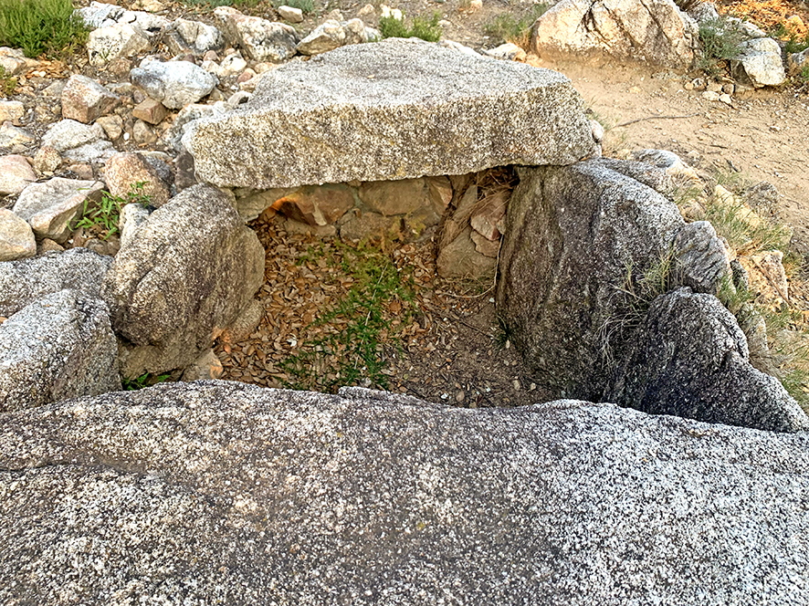 6. Dolmen dels Estanys II de la Jonquera ***