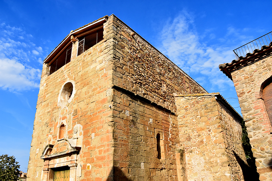 Casavells i església de Sant Genís de Casavells a Corçà