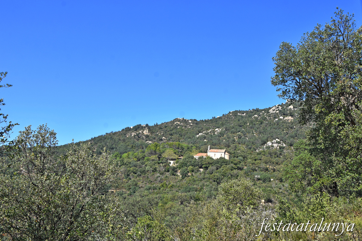 La Jonquera - Ermita de Santa Llúcia, antiga parròquia de Sant Miquel de Solans 