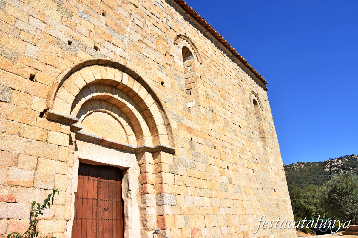 La Jonquera - Ermita de Santa Llúcia, antiga parròquia de Sant Miquel de Solans 