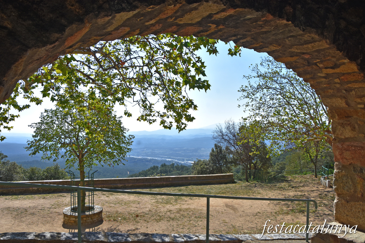 La Jonquera - Ermita de Santa Llúcia, antiga parròquia de Sant Miquel de Solans