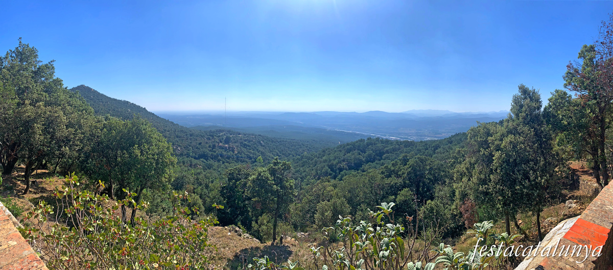 La Jonquera - Ermita de Santa Llúcia, antiga parròquia de Sant Miquel de Solans 