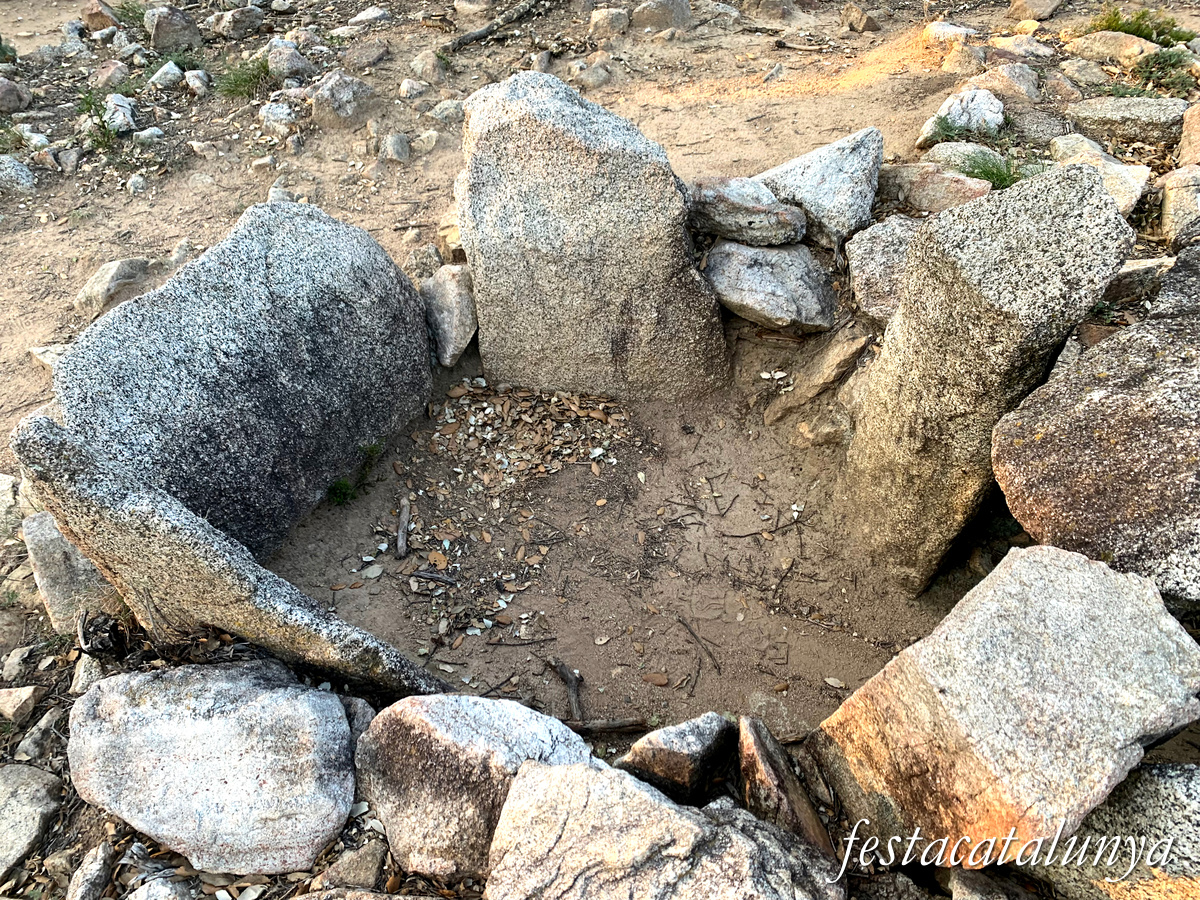 La Jonquera - Dolmen dels Estanys II 