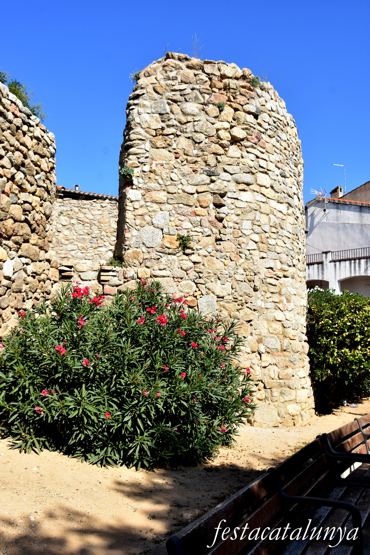 La Jonquera - Torre de la Muralla, del recinte de la Força
