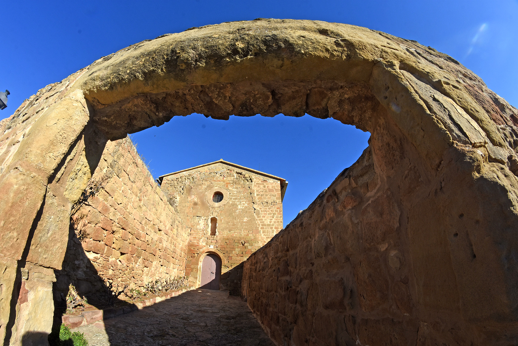 Oliola - Església parroquial de Sant Tirs