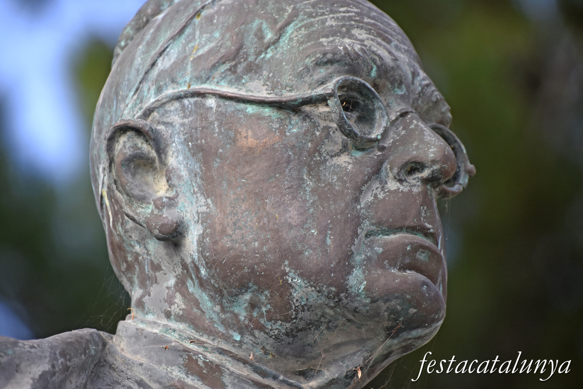 Les Cabanyes - Monument a Torras i Bages