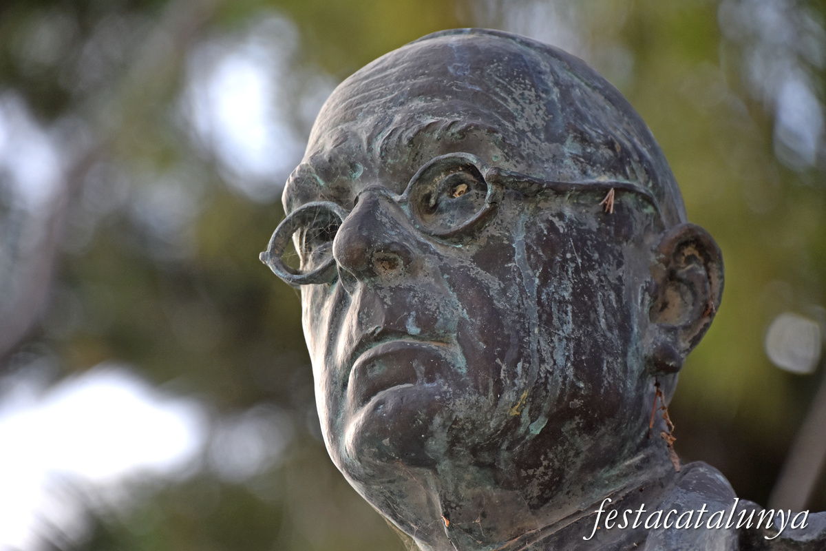 Les Cabanyes - Monument a Torras i Bages