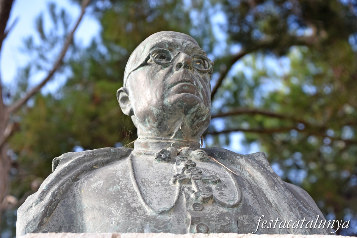 Les Cabanyes - Monument a Torras i Bages