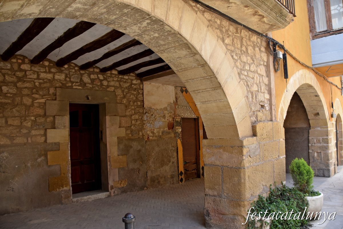 Vilalba dels Arcs - Nucli històric (Porxos de la Plaça de la Vila)