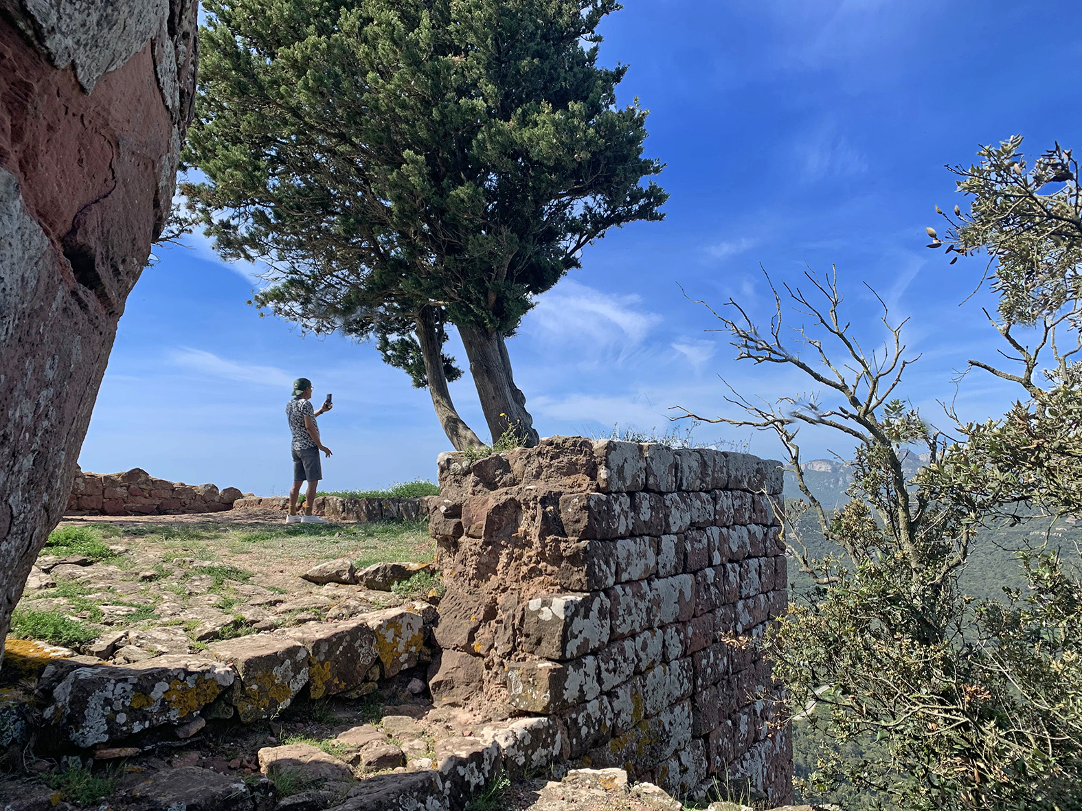 Vistes panoràmiques des de Santa Bàrbara del castell-monestir d'Escornalbou