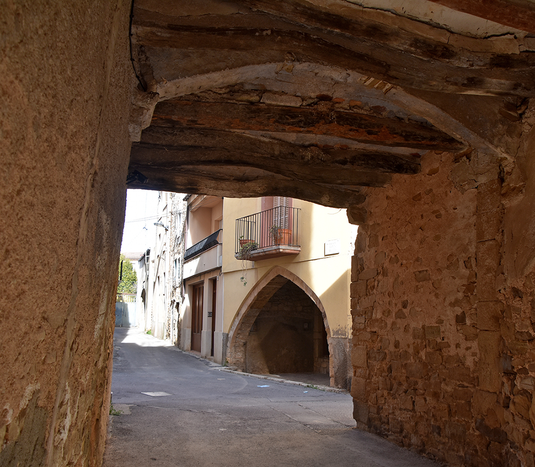 Portals i porxades de Sarral