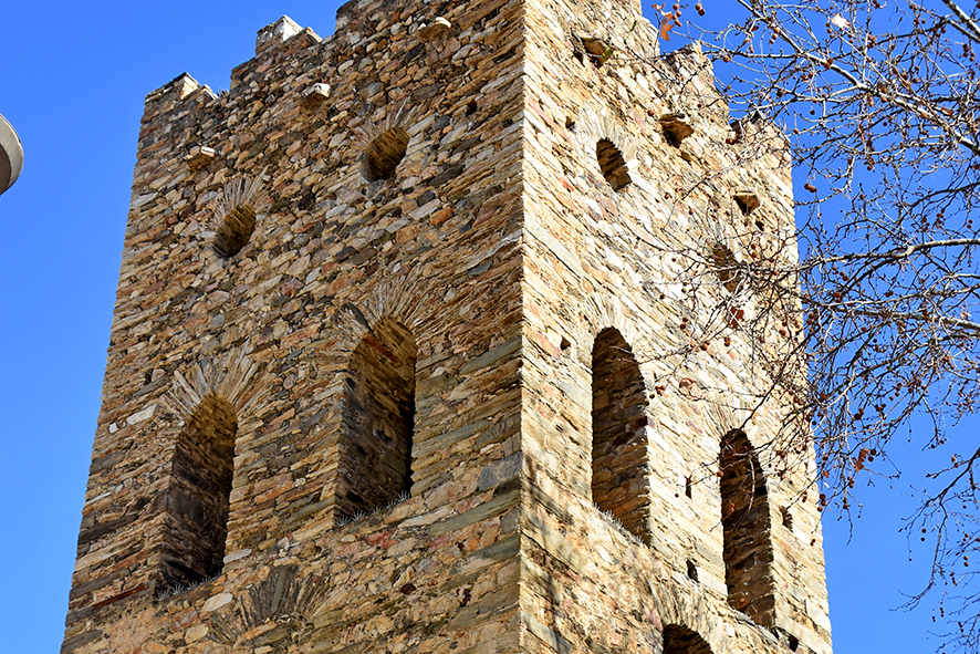 Torre romànica de l'antic del campanar de Llançà