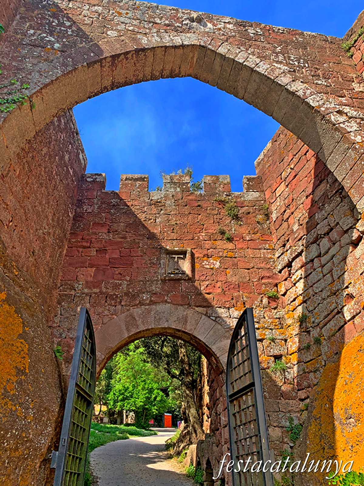 Riudecanyes - Castell-monestir d'Escornalbou 