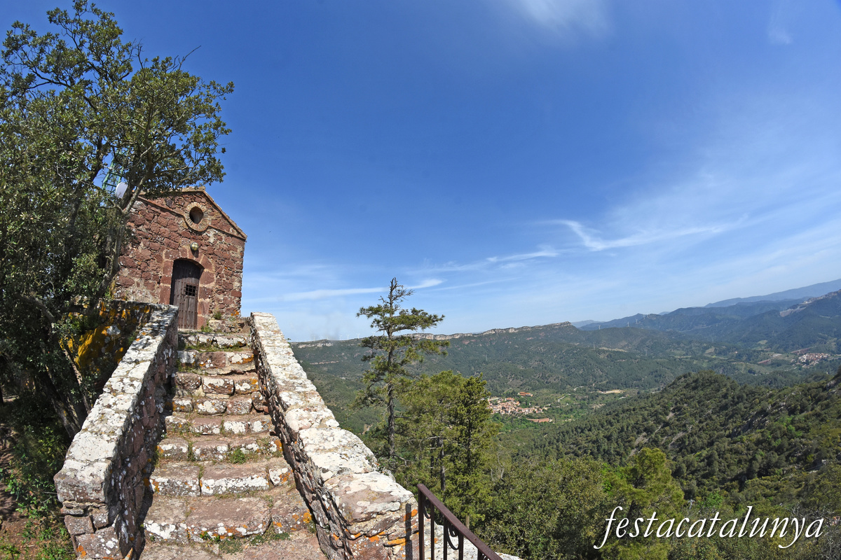 Riudecanyes - Ermita de Santa Bàrbara del castell-monestir d'Escornalbou 