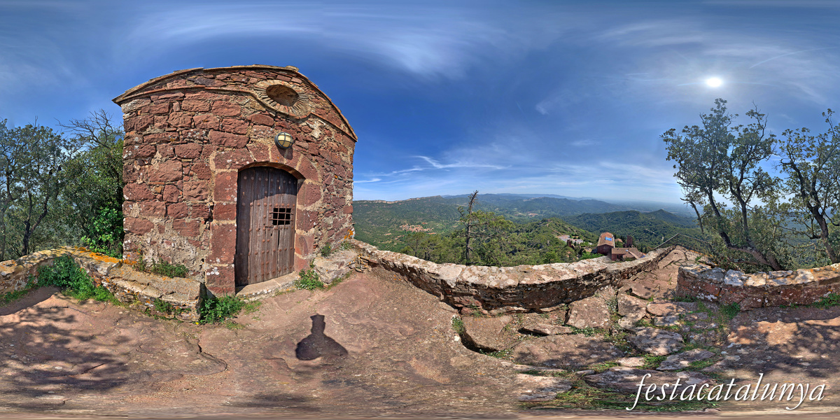 Riudecanyes - Ermita de Santa Bàrbara del castell-monestir d'Escornalbou 