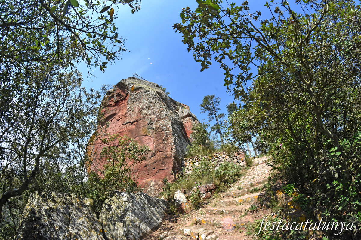 Riudecanyes - Ermita de Santa Bàrbara del castell-monestir d'Escornalbou 