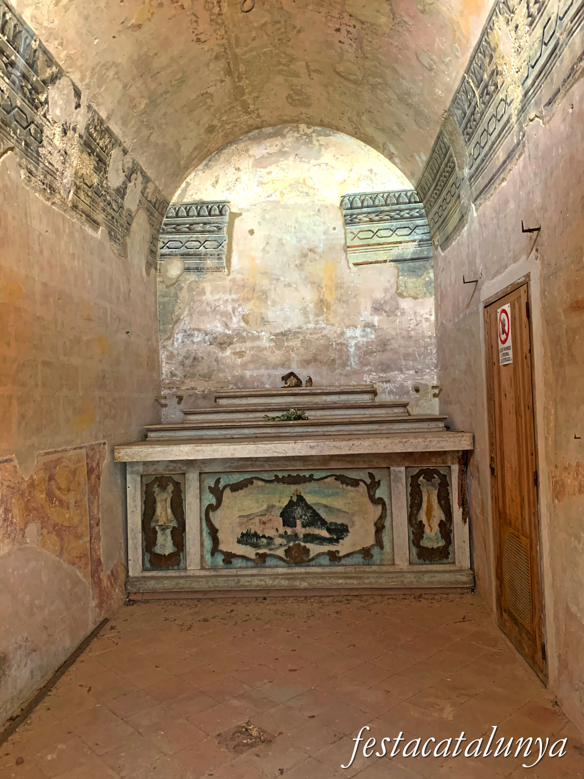 Riudecanyes - Ermita de Santa Bàrbara del castell-monestir d'Escornalbou 