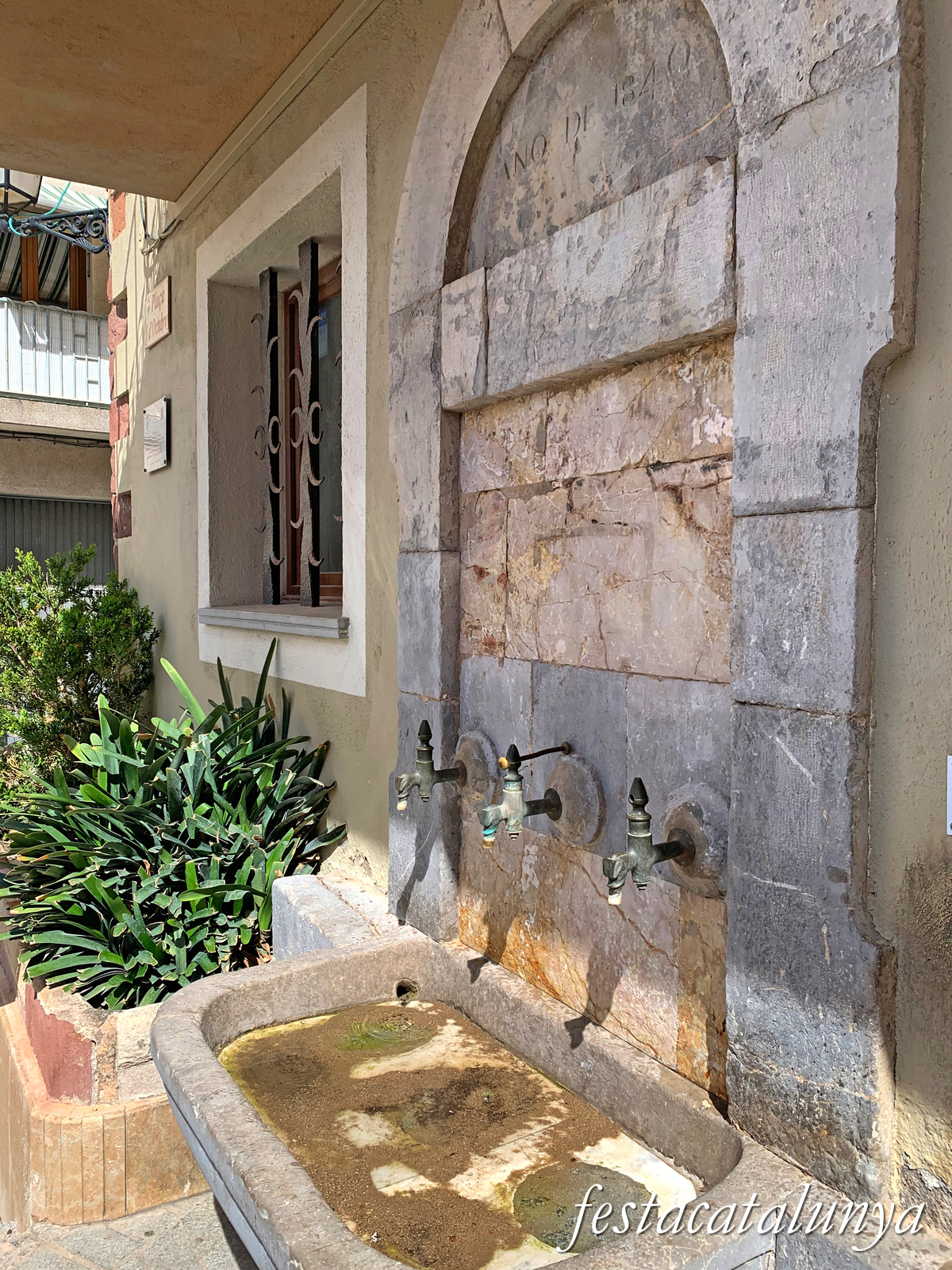 Riudecanyes - Font de la Plaça 